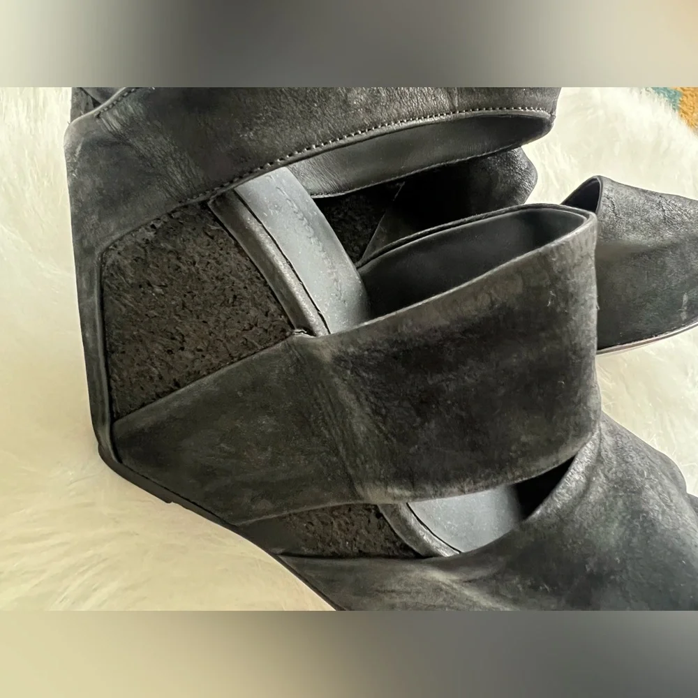 The Last Conspiracy Vova Mat Plateau Black Platform Wedges